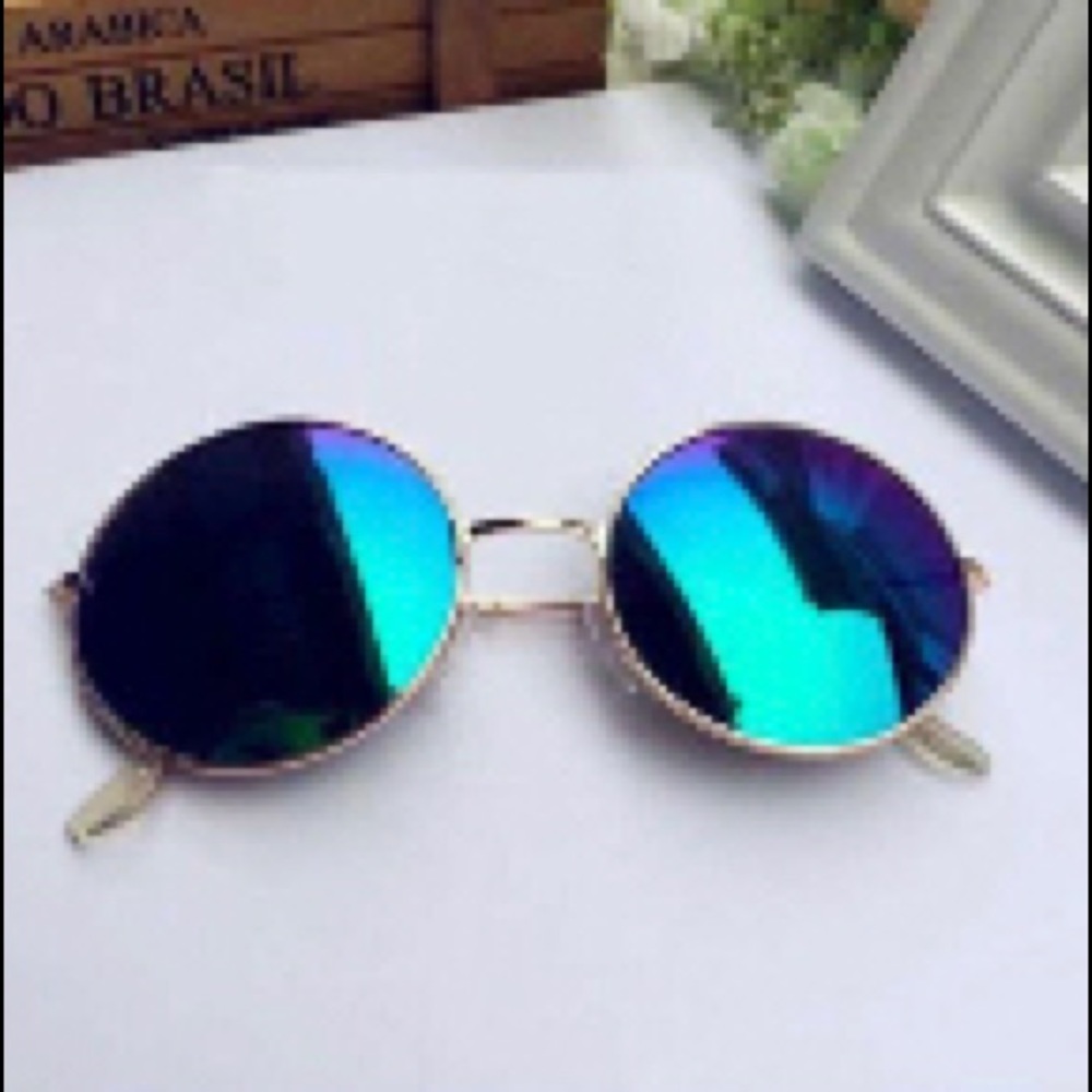 Retro round plastic glasses.